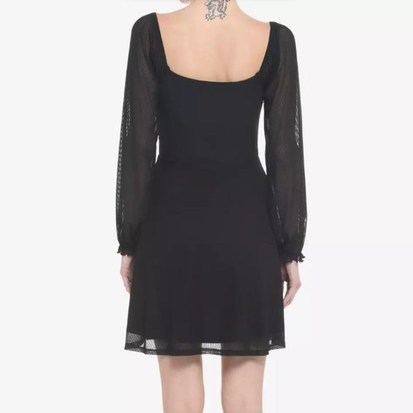 Black Bust Cup Ruched Peasant Long-Sleeve Dress - Picture 3 of 9